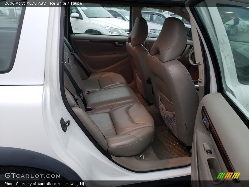 Ice White / Taupe 2006 Volvo XC70 AWD
