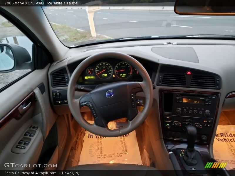 Ice White / Taupe 2006 Volvo XC70 AWD
