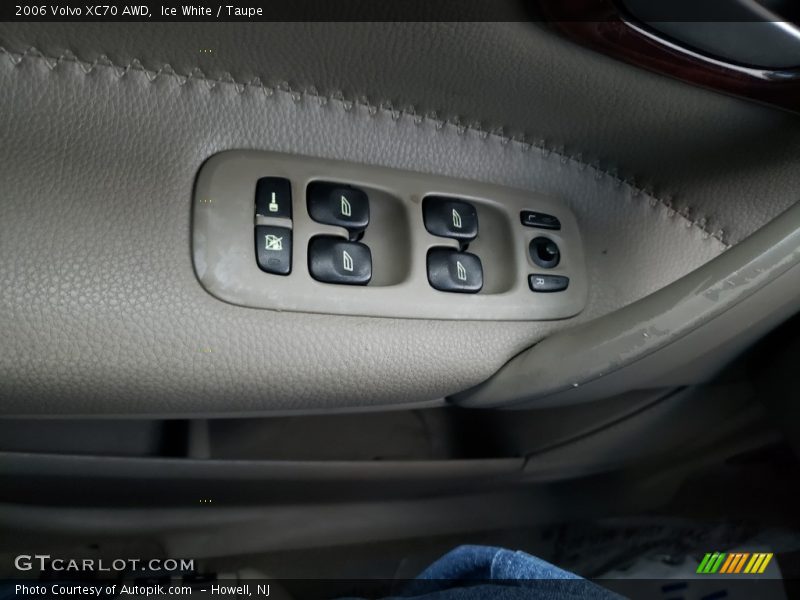 Ice White / Taupe 2006 Volvo XC70 AWD