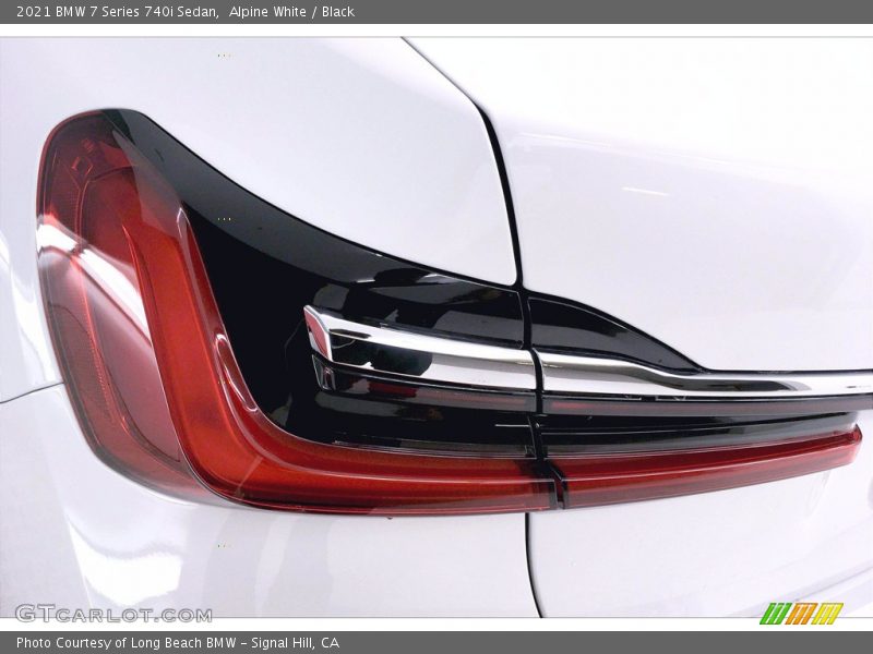 Alpine White / Black 2021 BMW 7 Series 740i Sedan