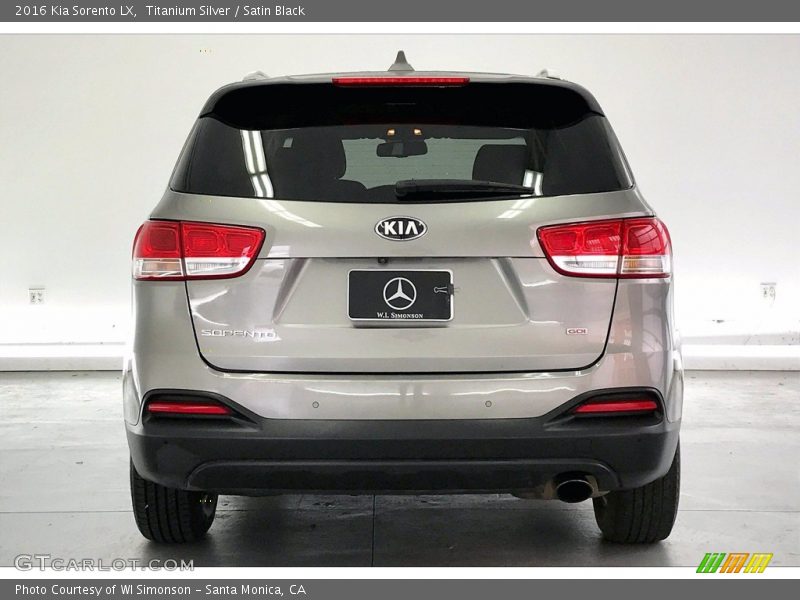 Titanium Silver / Satin Black 2016 Kia Sorento LX