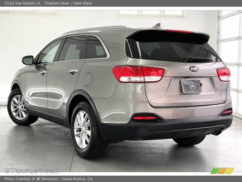 Titanium Silver / Satin Black 2016 Kia Sorento LX