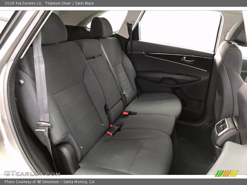 Titanium Silver / Satin Black 2016 Kia Sorento LX