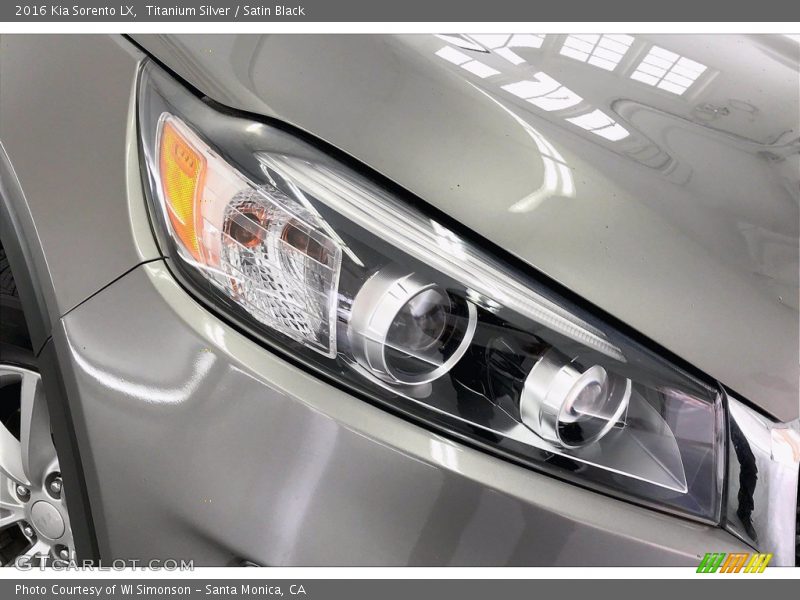 Titanium Silver / Satin Black 2016 Kia Sorento LX