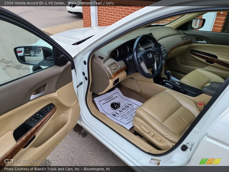 White Diamond Pearl / Ivory 2009 Honda Accord EX-L V6 Sedan