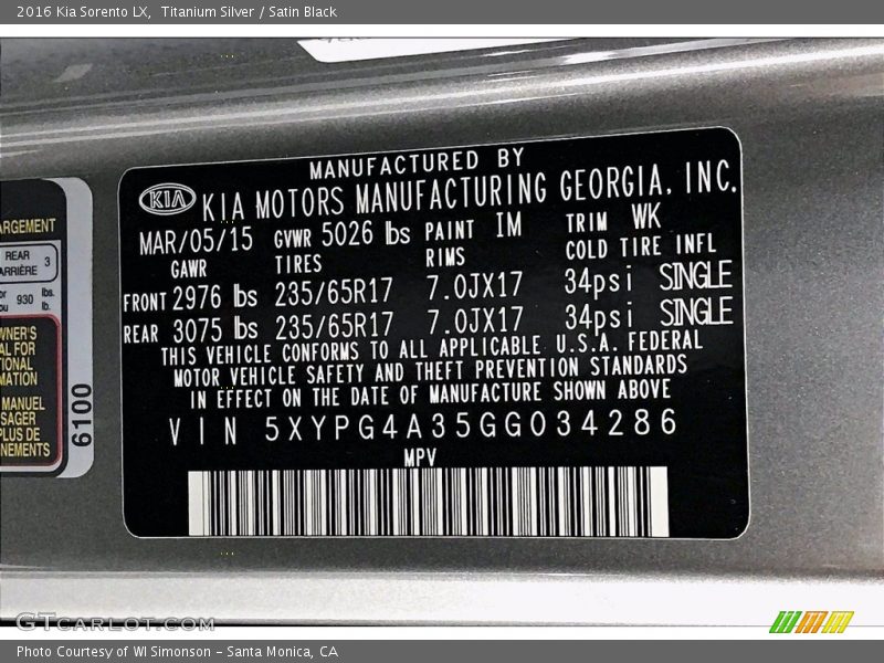 Titanium Silver / Satin Black 2016 Kia Sorento LX