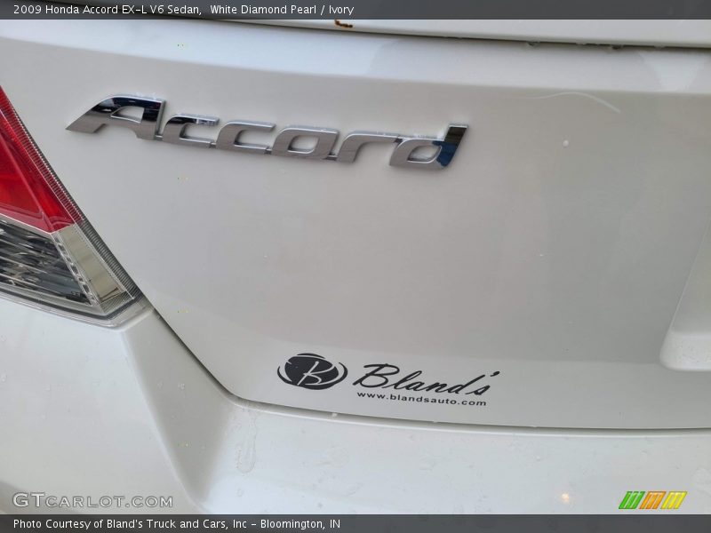 White Diamond Pearl / Ivory 2009 Honda Accord EX-L V6 Sedan