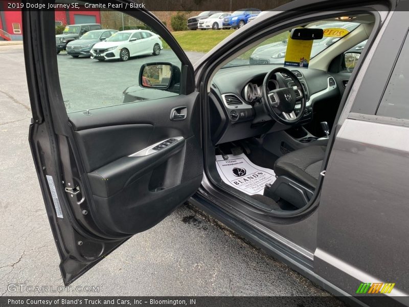 Granite Pearl / Black 2019 Dodge Journey SE