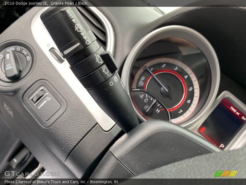 Granite Pearl / Black 2019 Dodge Journey SE