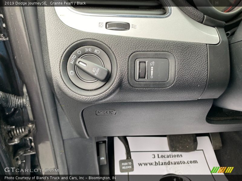 Granite Pearl / Black 2019 Dodge Journey SE