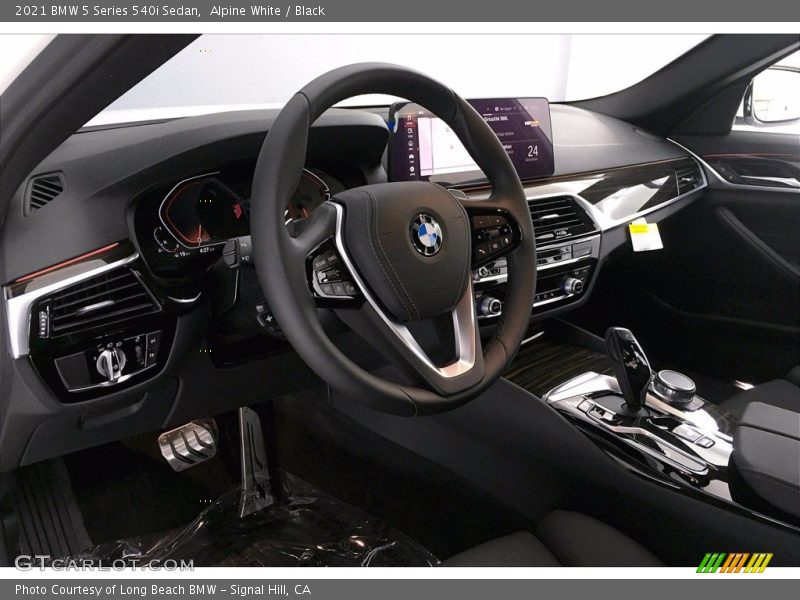 Alpine White / Black 2021 BMW 5 Series 540i Sedan