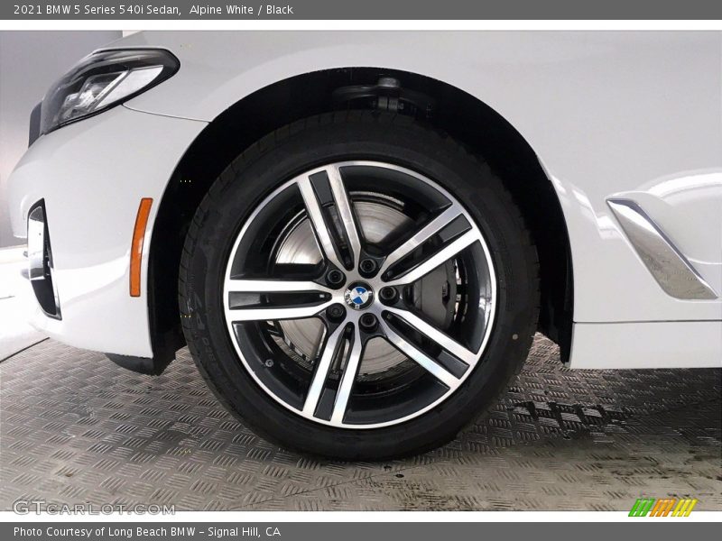 Alpine White / Black 2021 BMW 5 Series 540i Sedan