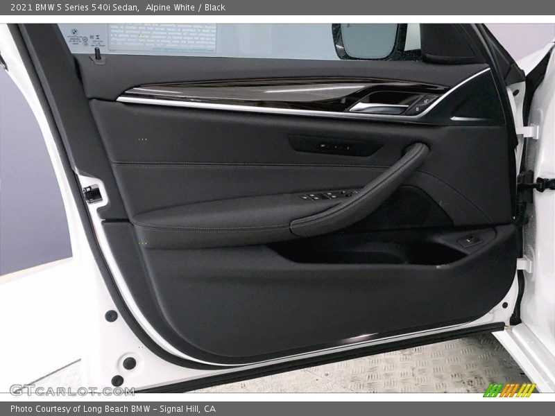 Alpine White / Black 2021 BMW 5 Series 540i Sedan