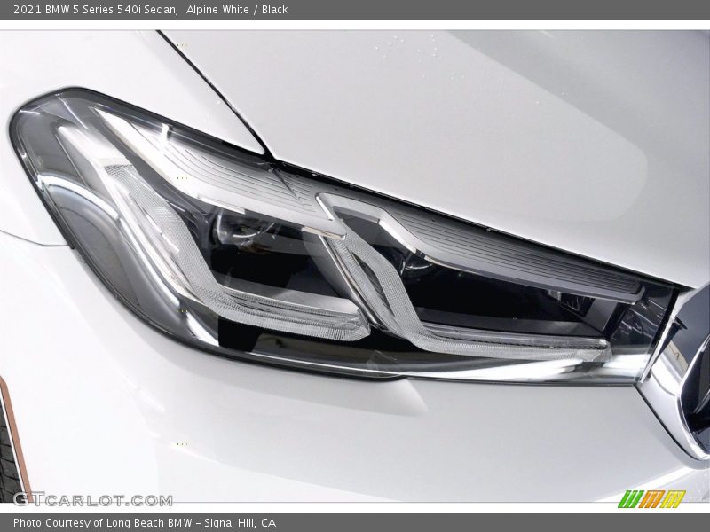 Alpine White / Black 2021 BMW 5 Series 540i Sedan