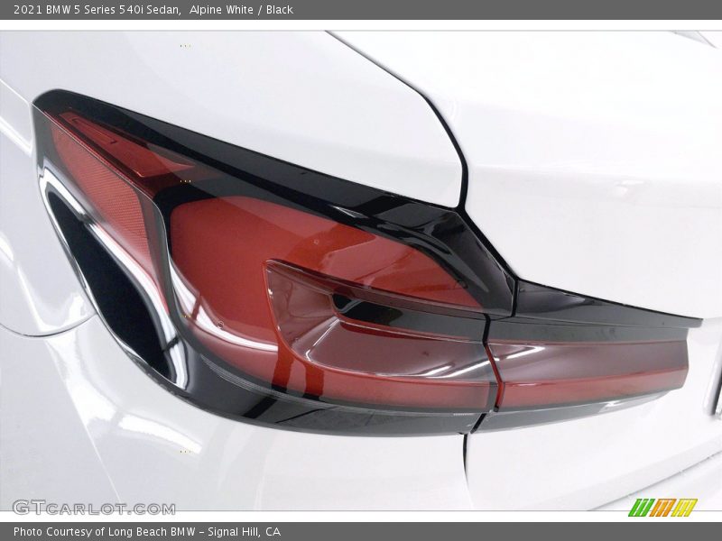 Alpine White / Black 2021 BMW 5 Series 540i Sedan