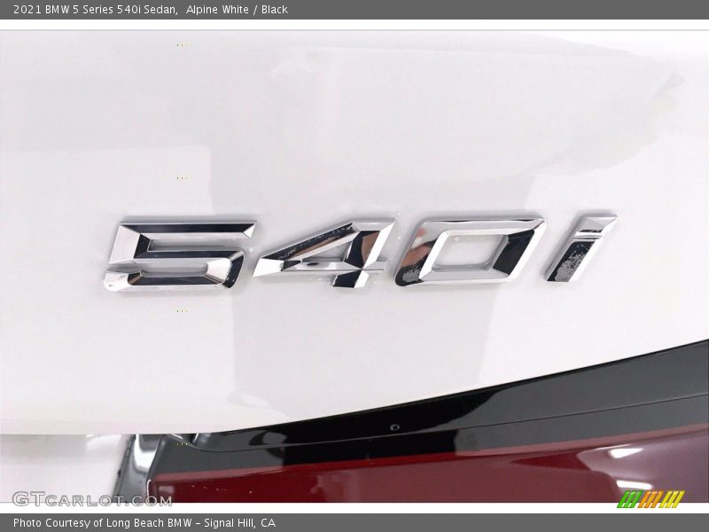 Alpine White / Black 2021 BMW 5 Series 540i Sedan