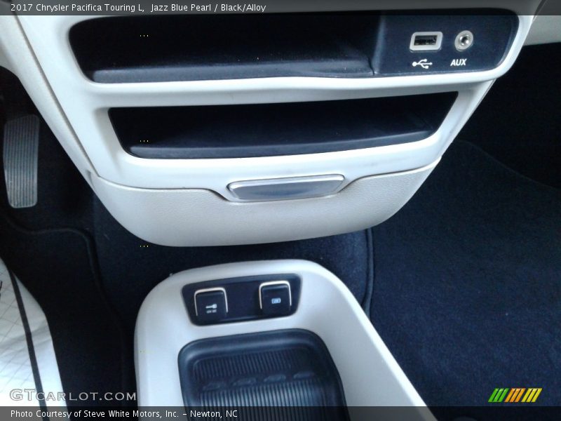 Jazz Blue Pearl / Black/Alloy 2017 Chrysler Pacifica Touring L