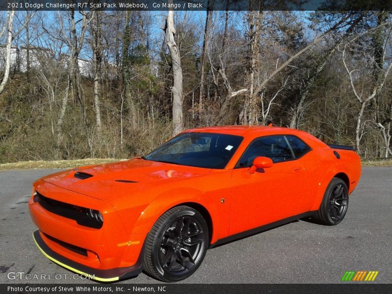 Front 3/4 View of 2021 Challenger R/T Scat Pack Widebody