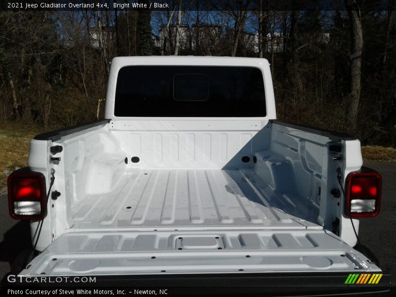 Bright White / Black 2021 Jeep Gladiator Overland 4x4