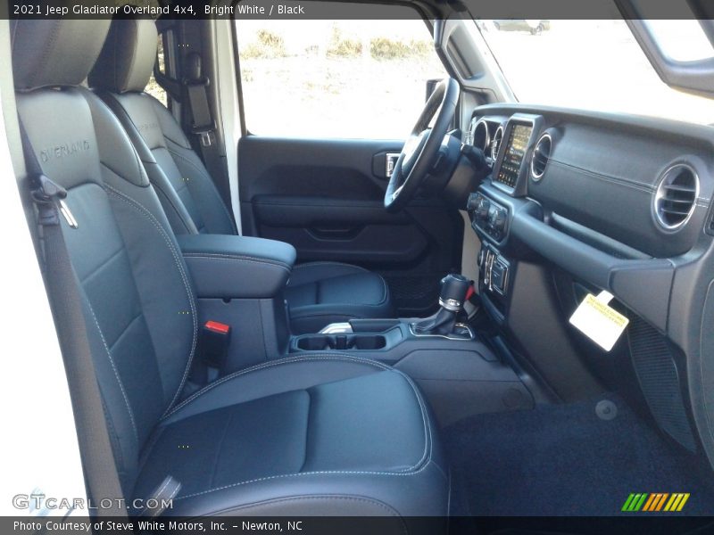 Bright White / Black 2021 Jeep Gladiator Overland 4x4