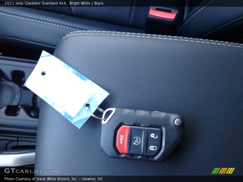 Bright White / Black 2021 Jeep Gladiator Overland 4x4