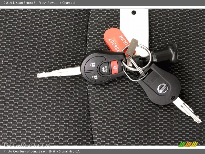 Fresh Powder / Charcoal 2019 Nissan Sentra S