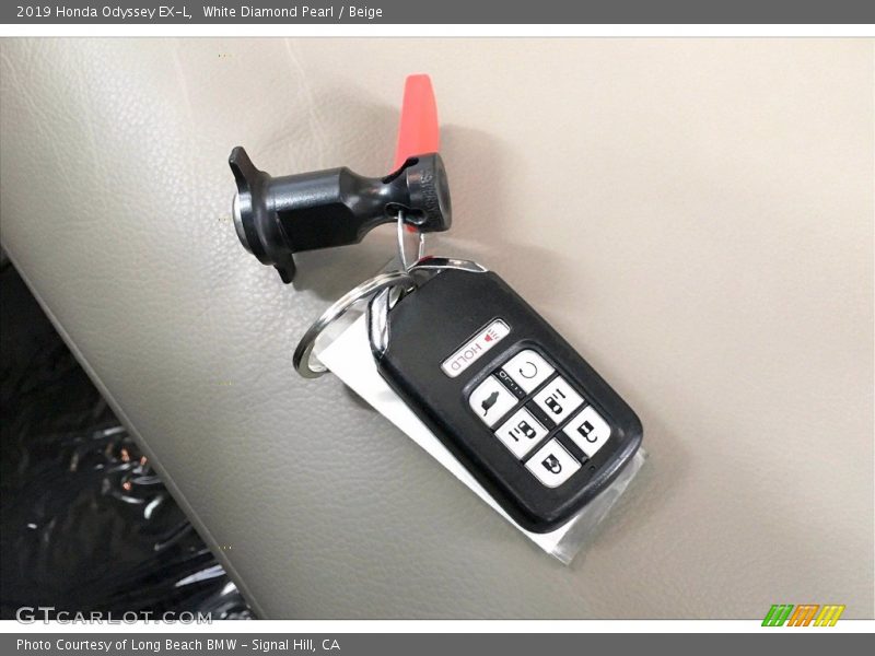 White Diamond Pearl / Beige 2019 Honda Odyssey EX-L
