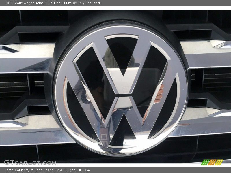 Pure White / Shetland 2018 Volkswagen Atlas SE R-Line
