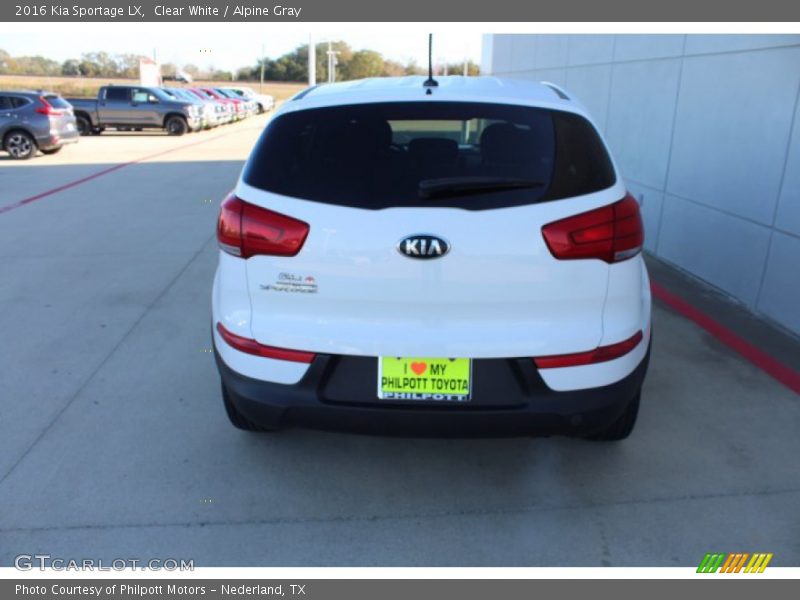 Clear White / Alpine Gray 2016 Kia Sportage LX