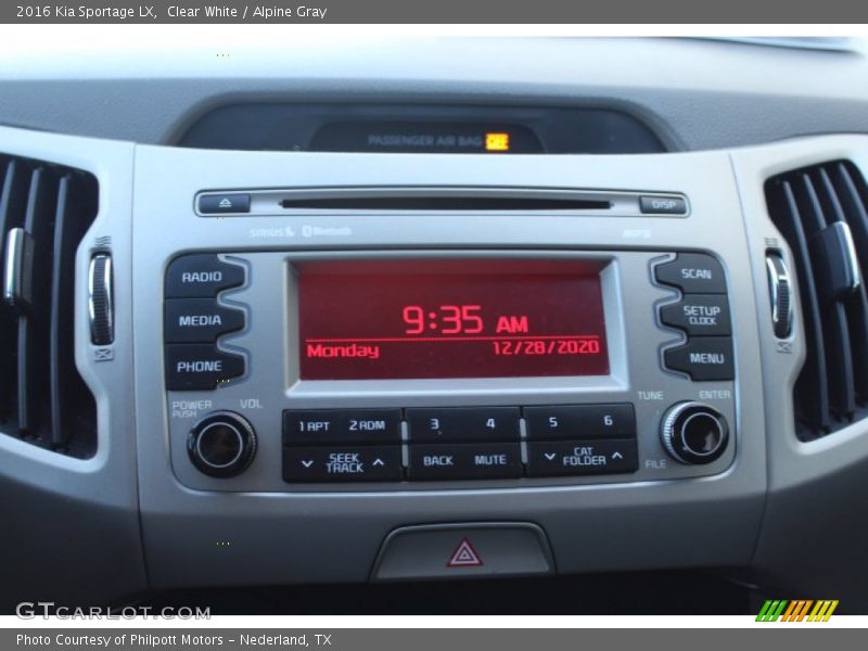 Clear White / Alpine Gray 2016 Kia Sportage LX