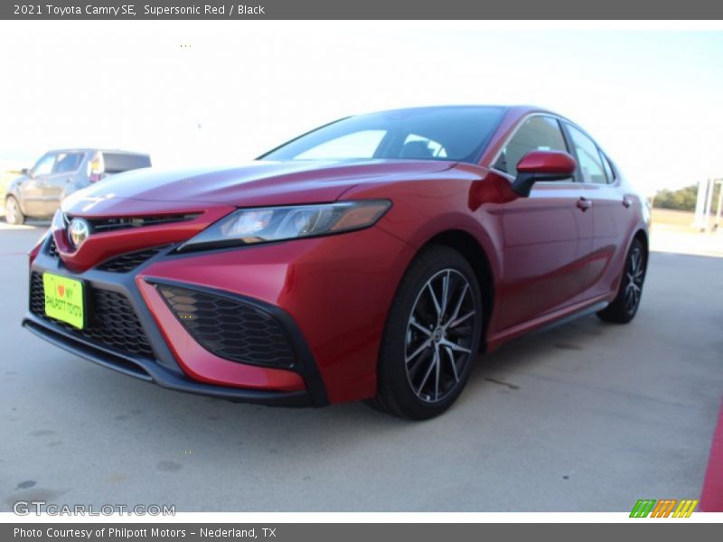 Supersonic Red / Black 2021 Toyota Camry SE