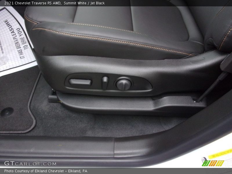 Summit White / Jet Black 2021 Chevrolet Traverse RS AWD