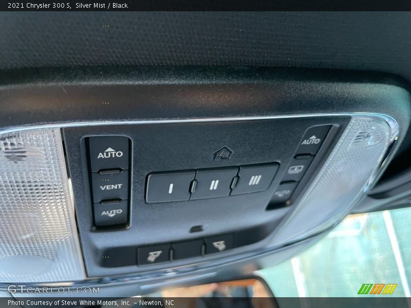 Silver Mist / Black 2021 Chrysler 300 S
