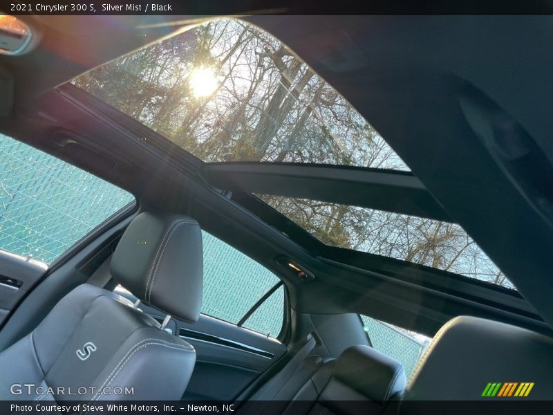 Silver Mist / Black 2021 Chrysler 300 S
