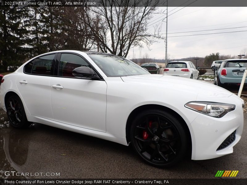 Alfa White / Black 2021 Alfa Romeo Giulia TI AWD