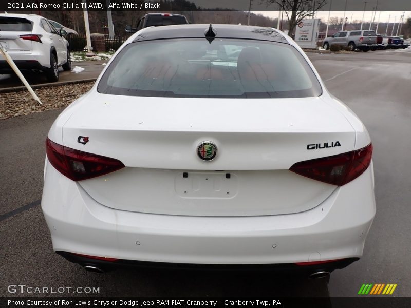 Alfa White / Black 2021 Alfa Romeo Giulia TI AWD