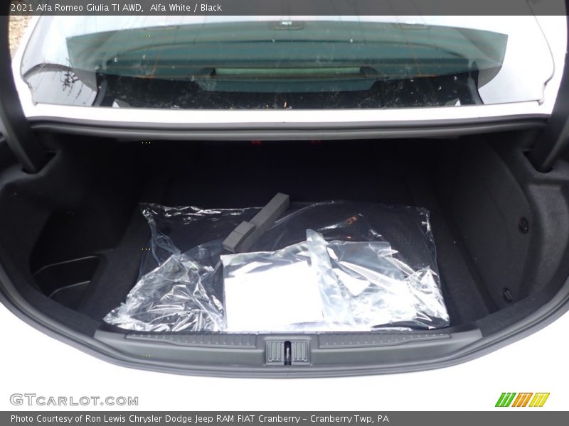 Alfa White / Black 2021 Alfa Romeo Giulia TI AWD