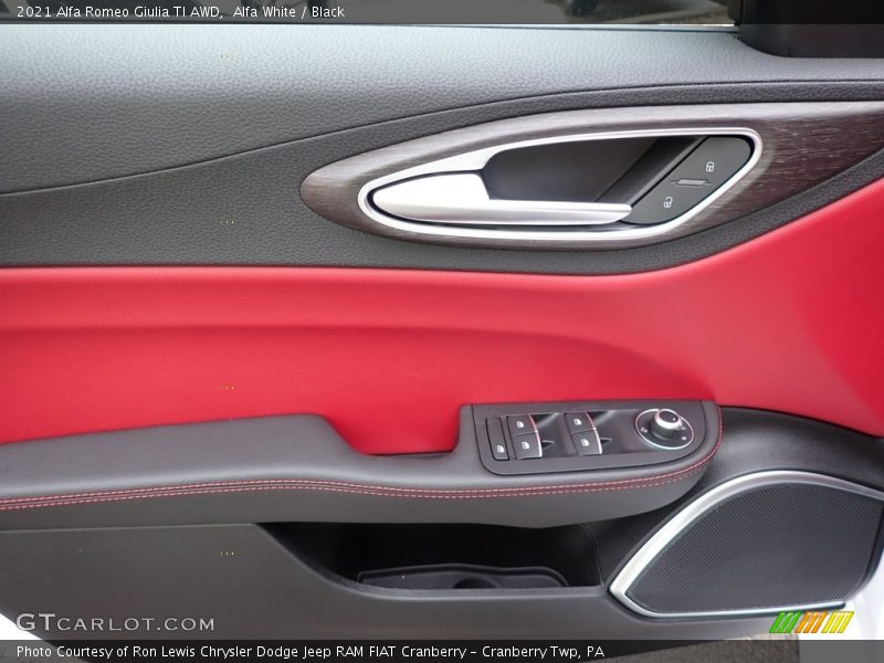 Alfa White / Black 2021 Alfa Romeo Giulia TI AWD