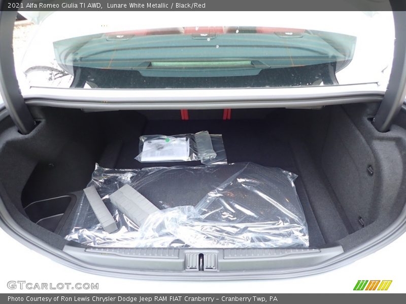 Lunare White Metallic / Black/Red 2021 Alfa Romeo Giulia TI AWD