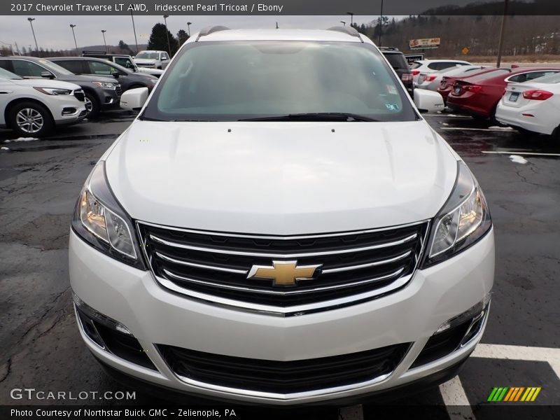 Iridescent Pearl Tricoat / Ebony 2017 Chevrolet Traverse LT AWD