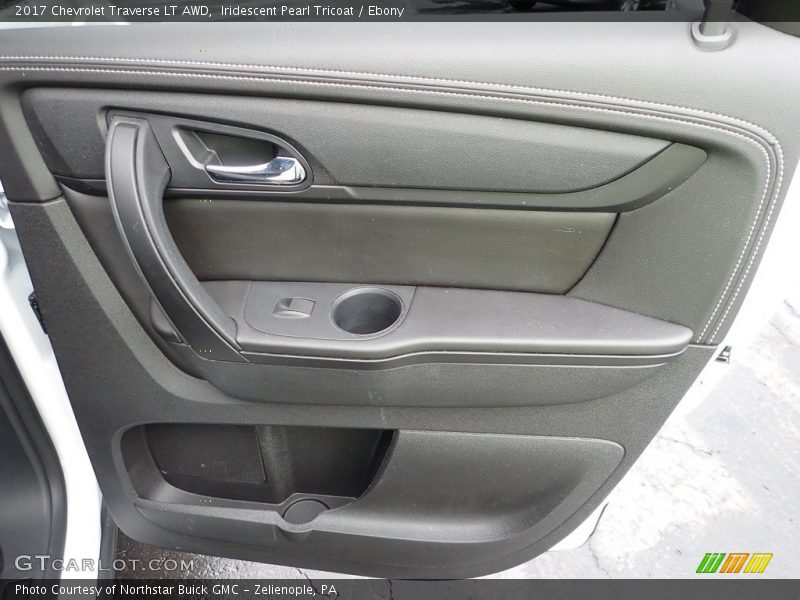 Iridescent Pearl Tricoat / Ebony 2017 Chevrolet Traverse LT AWD