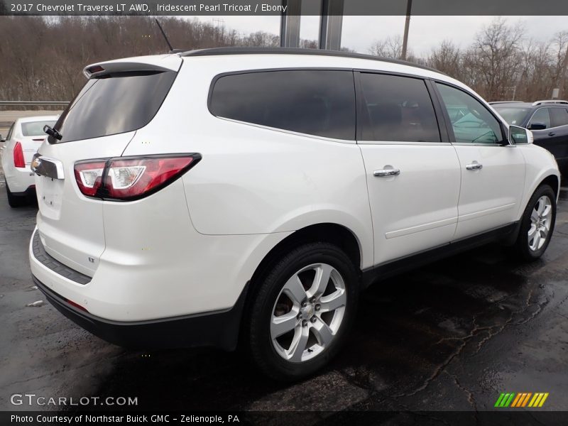 Iridescent Pearl Tricoat / Ebony 2017 Chevrolet Traverse LT AWD