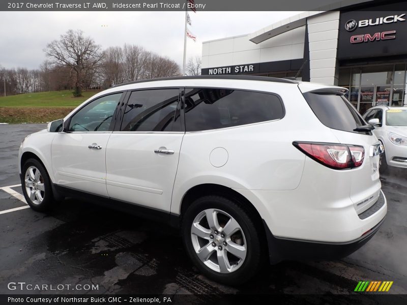 Iridescent Pearl Tricoat / Ebony 2017 Chevrolet Traverse LT AWD