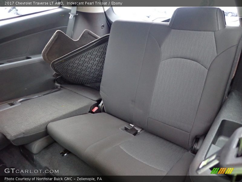 Iridescent Pearl Tricoat / Ebony 2017 Chevrolet Traverse LT AWD