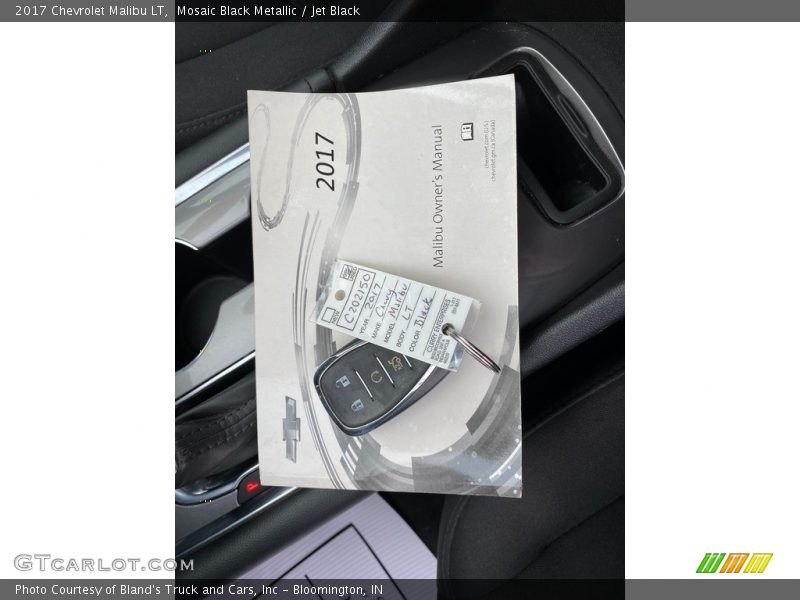 Mosaic Black Metallic / Jet Black 2017 Chevrolet Malibu LT