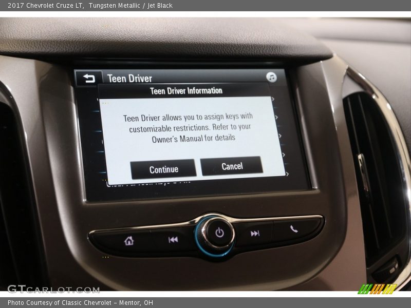 Tungsten Metallic / Jet Black 2017 Chevrolet Cruze LT