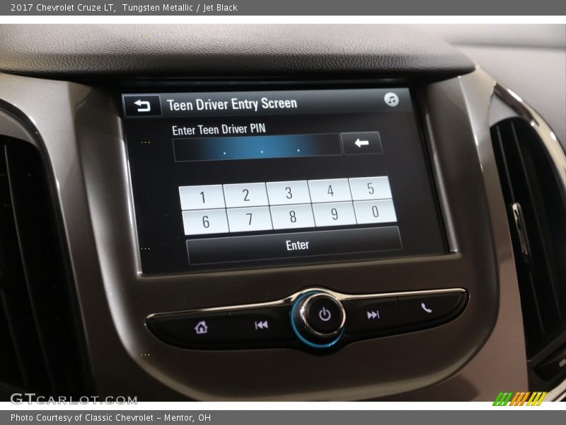 Tungsten Metallic / Jet Black 2017 Chevrolet Cruze LT