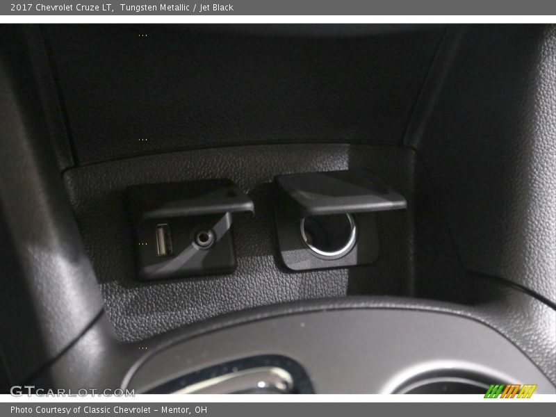 Tungsten Metallic / Jet Black 2017 Chevrolet Cruze LT