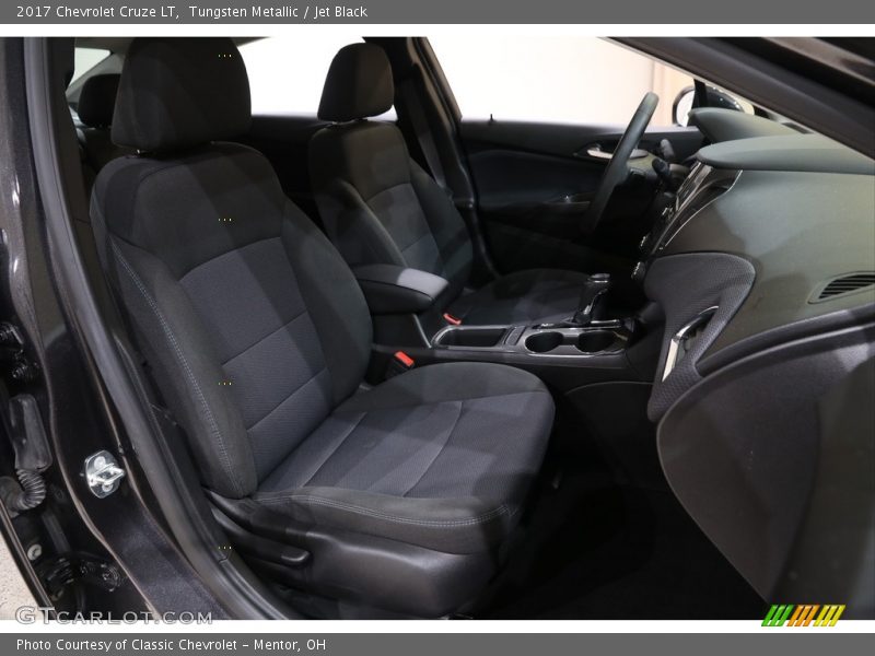 Tungsten Metallic / Jet Black 2017 Chevrolet Cruze LT