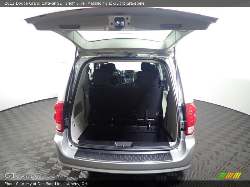 Bright Silver Metallic / Black/Light Graystone 2012 Dodge Grand Caravan SE